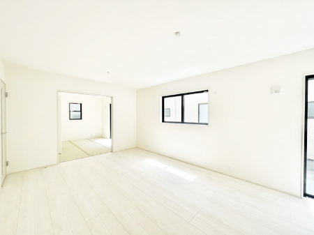 ���r���O�@�傫�ȑ����炽���Ղ�̗z���ƕ����������郊�r���O