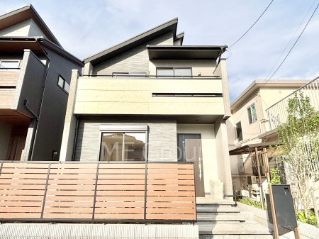 ���n�O�ώʐ^�@�������ꂽ�O�ρA�㎿�ȏZ��Ԃ��L���鎺���͉i�����S���ĉ߂�����Z���ł��B 