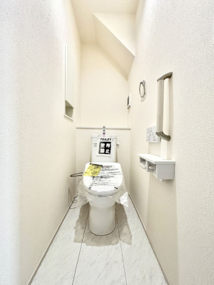 �g�C���@�g�C����1�K��2�K���ꂼ��ɔz�u����Ă��ĂƂĂ��֗��ł��B 