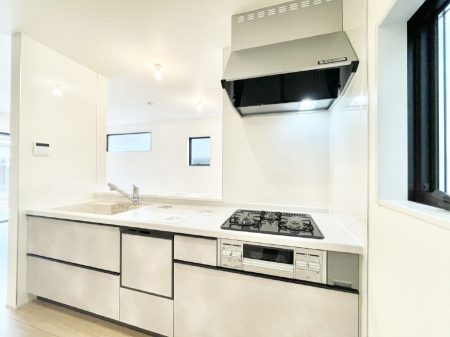 �L�b�`���@���������Ȃ���ł����Ƒ��Ƃ̉�b���y���߂�ΖʃL�b�`��