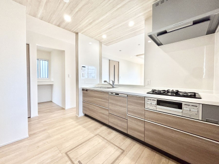 �L�b�`���@���������Ȃ���ł����Ƒ��Ƃ̉�b���y���߂�ΖʃL�b�`��