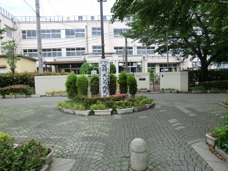 ���ӊ��@���w�Z 900m �����旧���{���w�Z