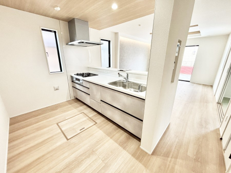 �L�b�`���@���������Ȃ���ł����Ƒ��Ƃ̉�b���y���߂�ΖʃL�b�`��