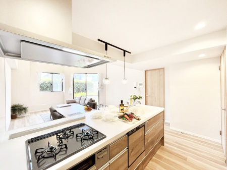 �L�b�`���@���������Ȃ���ł����Ƒ��Ƃ̉�b���y���߂�ΖʃL�b�`��