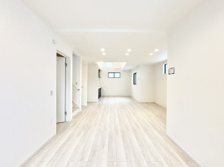 ���r���O�@���邢�z���������A�����̕��͋C�ɖ�������郊�r���O�E�_�C�j���O�B 