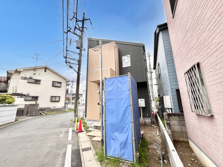 �@�ڂ̑O�����ԏꂾ�ƉJ�̓�����ʂɂ������������������֗��ł���