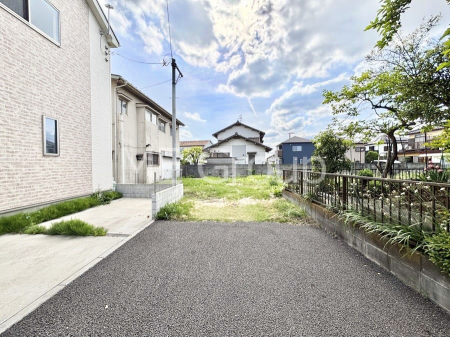 ���n�O�ώʐ^�@���܂����n�`�́A�ԓ��ɖʂ��Ă��炸�A�Â��Ńv���C�x�[�g���𖡂킦�闧�n�ł��B 