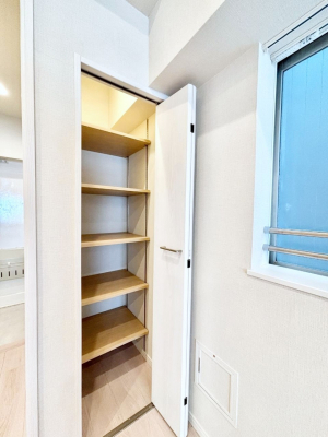 ���̑����ρ@���r���O���[�B�����Ɏ��[������ƕ����W�܂�LDK���X�b�L���Еt�������ł��ˁB  