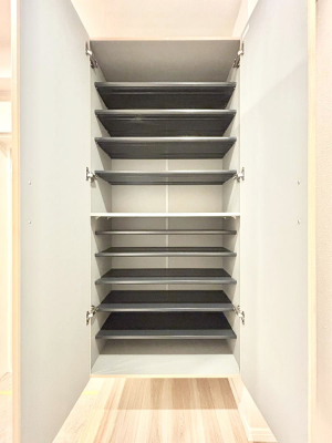 ���̑����ρ@�����Ղ���[�ł���V���[�Y�{�b�N�X�ŉƑ��S���̌C���A���ւ�������B  