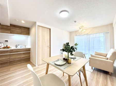 ���r���O�@�傫�ȑ����炽���Ղ�̗z���ƕ����������郊�r���O