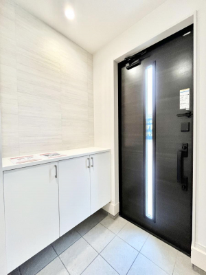 ���ց@�K���X�X���b�g�̓��������փh�A�������Ɍ���͂��Ă���܂� 