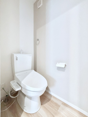 �g�C���@�g�C����1�K��2�K���ꂼ��ɔz�u����Ă��ĂƂĂ��֗��ł��B 