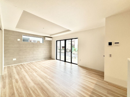 ���̑����ρ@�Ƒ��̏Ί炪���R�Ɛ��܂�Ă���A����ȕ��͋C�̃_�C�j���O�Ɏd�オ���Ă��܂��B