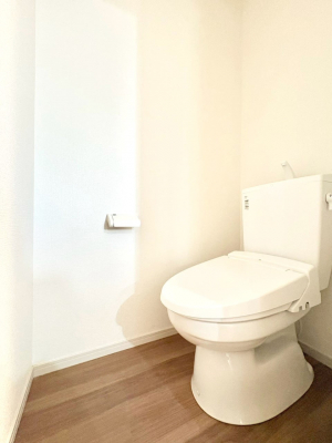 �g�C���@�g�C����1�K��2�K���ꂼ��ɔz�u����Ă��ĂƂĂ��֗��ł��B 