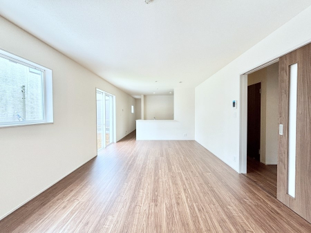 ���̑����ρ@�Ƒ��̏Ί炪���R�Ɛ��܂�Ă���A����ȕ��͋C�̃_�C�j���O�Ɏd�オ���Ă��܂��B