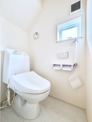 �g�C���@�g�C����1�K��2�K���ꂼ��ɔz�u����Ă��ĂƂĂ��֗��ł��B 