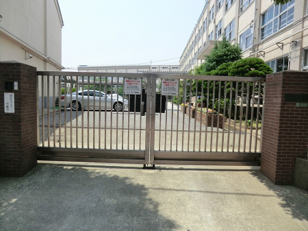 ���ӊ��@���w�Z 700m �����旧�|�̒˒��w�Z