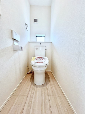 �g�C���@�g�C����1�K��2�K���ꂼ��ɔz�u����Ă��ĂƂĂ��֗��ł��B 