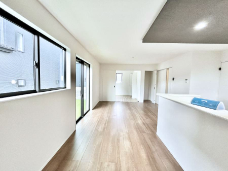 ���̑����ρ@�Ƒ��̏Ί炪���R�Ɛ��܂�Ă���A����ȕ��͋C�̃_�C�j���O�Ɏd�オ���Ă��܂��B