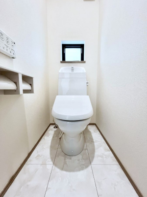 �g�C���@�g�C����1�K��2�K���ꂼ��ɔz�u����Ă��ĂƂĂ��֗��ł��B 