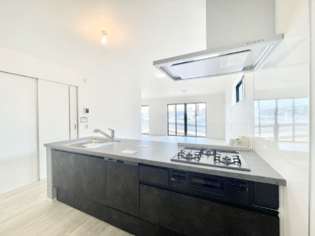 �L�b�`���@�J�E���^�[�z���ɂ��b�������Ȃ��疈���̂������������Ɗy����