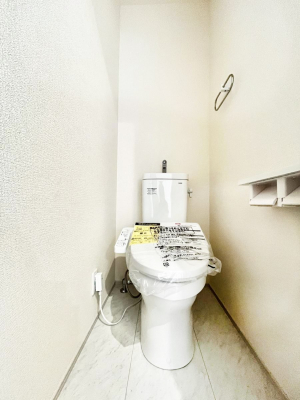 �g�C���@�g�C����1�K��2�K���ꂼ��ɔz�u����Ă��ĂƂĂ��֗��ł��B 