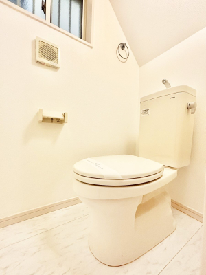�g�C���@�g�C����1�K��2�K���ꂼ��ɔz�u����Ă��ĂƂĂ��֗��ł��B 