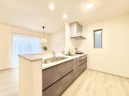 �L�b�`���@�u�₩�ȕ����ʂ蔲����L�b�`���B��������̂Ŗ��邭���C�ɂ��𗧂��܂��B