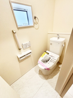 �g�C���@�g�C����1�K��2�K���ꂼ��ɔz�u����Ă��ĂƂĂ��֗��ł��B 