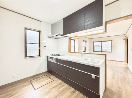 �L�b�`���@�u�₩�ȕ����ʂ蔲����L�b�`���B��������̂Ŗ��邭���C�ɂ��𗧂��܂��B