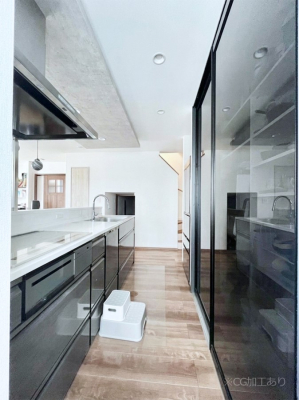 �L�b�`���@�L�b�`���ɂ̓J�b�v�{�[�h������֗��I�����ނ��X�b�L�����܂��܂��@��CG���H����  