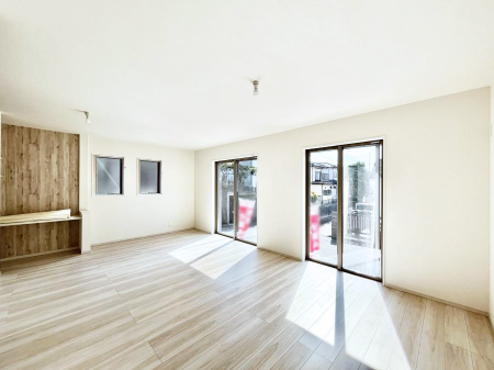 ���̑����ρ@�Ƒ��̏Ί炪���R�Ɛ��܂�Ă���A����ȕ��͋C�̃_�C�j���O�Ɏd�オ���Ă��܂� 