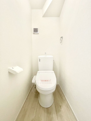 �g�C���@�g�C����1�K��2�K���ꂼ��ɔz�u����Ă��ĂƂĂ��֗��ł��B 
