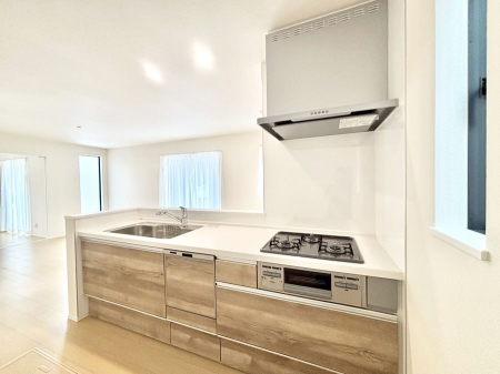 �L�b�`���@���������Ȃ���ł����Ƒ��Ƃ̉�b���y���߂�ΖʃL�b�`��