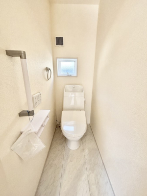 �g�C���@�g�C����1�K��2�K���ꂼ��ɔz�u����Ă��ĂƂĂ��֗��ł��B 