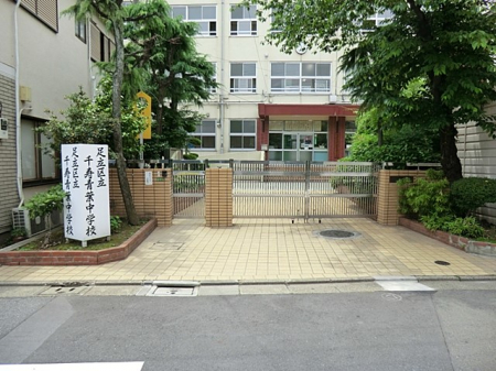 �@���w�Z 235m �����旧����t���w�Z
