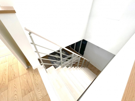 ̑@`staircase` SʂɔzA肷tKi 
