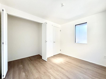 寝室　収納も充実しています！どんなお部屋にするか考えるのが楽しみですね。