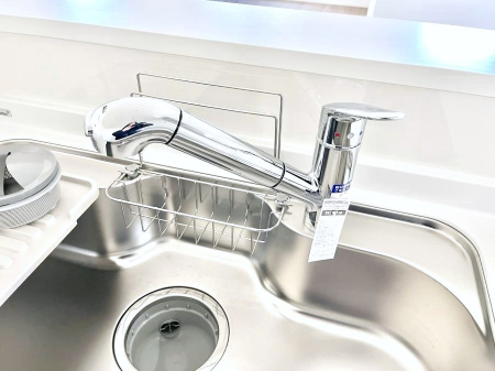 その他内観　いつでも清潔なおいしいお水を。一つの水栓で水道水と浄水を使い分け。