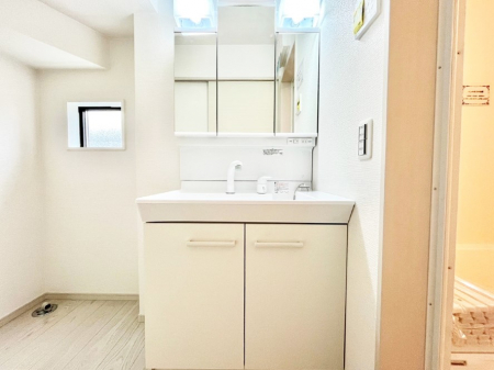 ʑEʏ@邢ʏ͖̐gxxyłႢłB