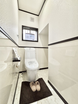 トイレ　トイレは1階と2階それぞれに配置されていてとても便利です。 