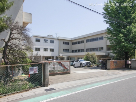 周辺環境　小学校 800m 松戸市立上本郷小学校