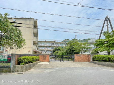 周辺環境　中学校 1300m 松戸市立第六中学校