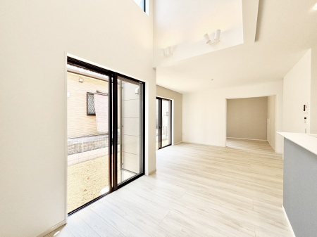 ���r���O�@�������������͋C�̂k�c�j�͉Ƒ��݂�Ȃ̉��K���